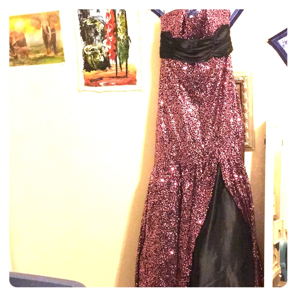 Size 16 GLITZ! Mermaid dress. Has a sweetheart top